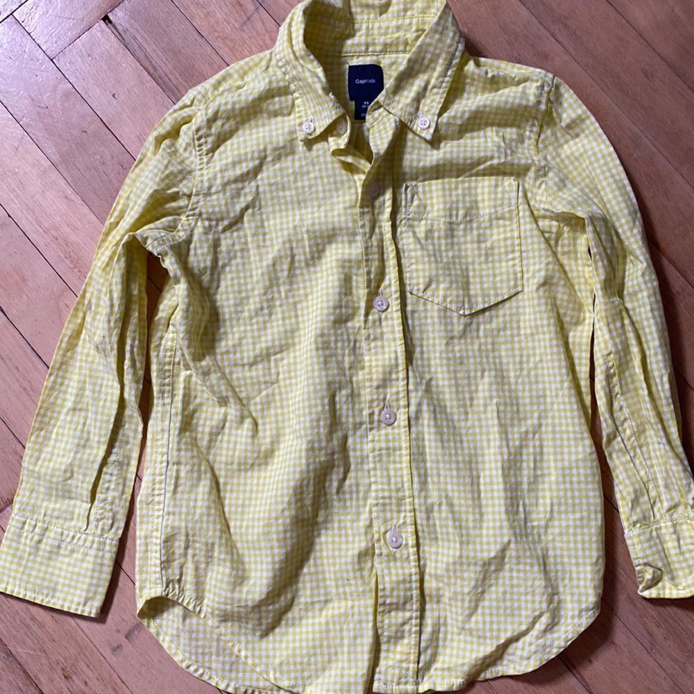 GAP KIDS yellow gingham button-down, unisex size 4-5, XS.